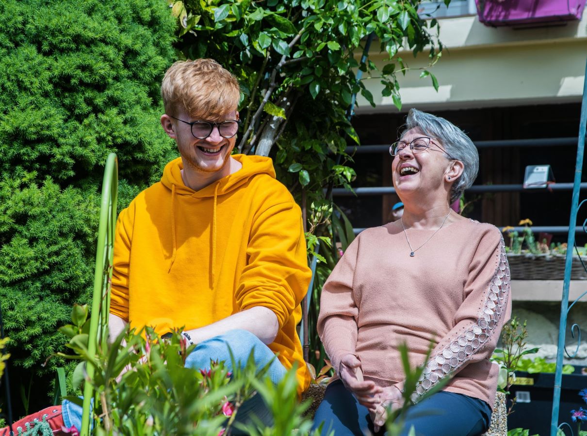 Guide pratique : comment se préparer à la cohabitation intergénérationnelle