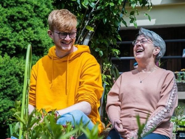 Guide pratique : comment se préparer à la cohabitation intergénérationnelle