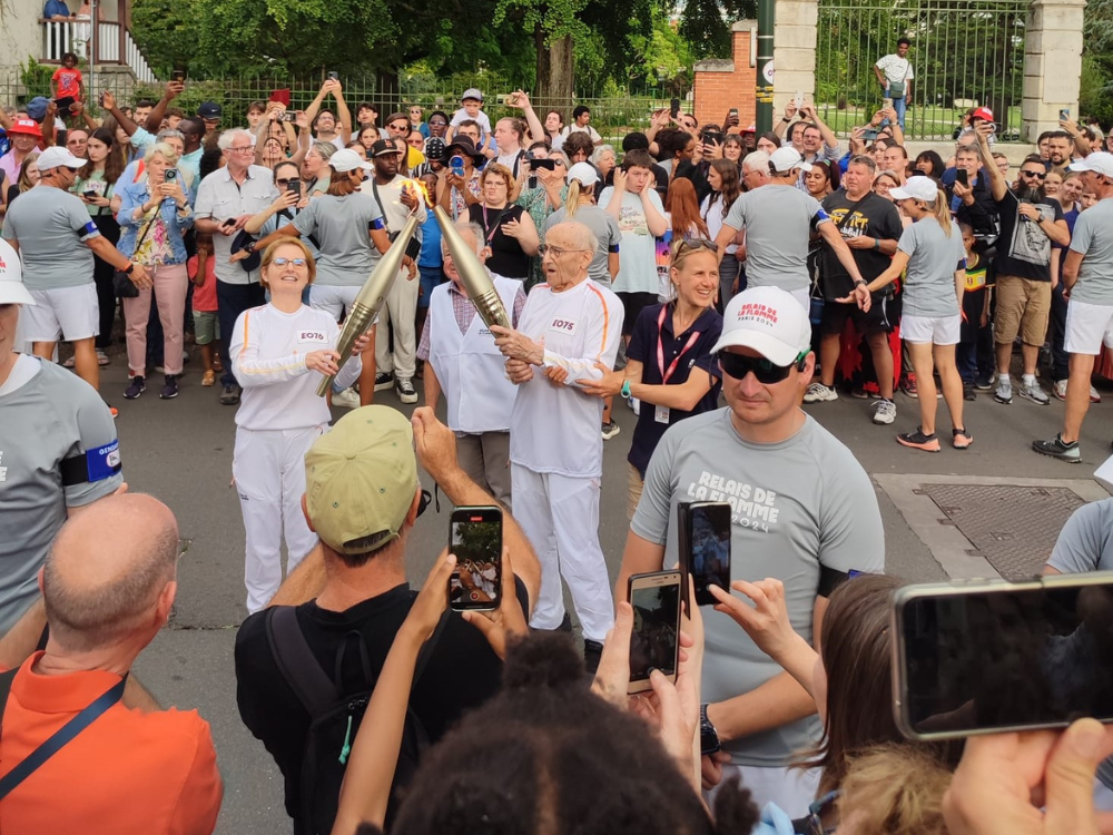 À 100 ans, Maurice Chatelet prend le relai de la flamme🔥