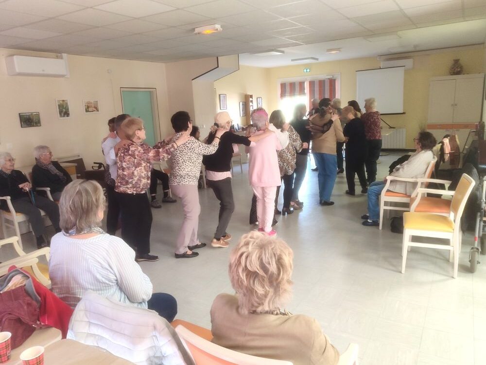 Le thé dansant fait vibrer la résidence Robert Landry 💃
