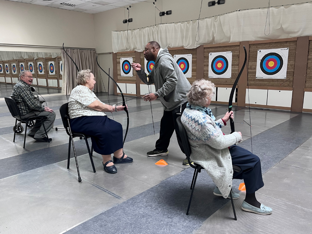 Les seniors s'initient au para-tir à l'arc 🏹