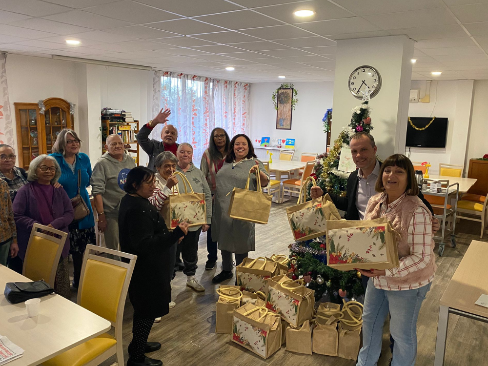 L'esprit de Noël ouvre...des colis bien remplis 🎁