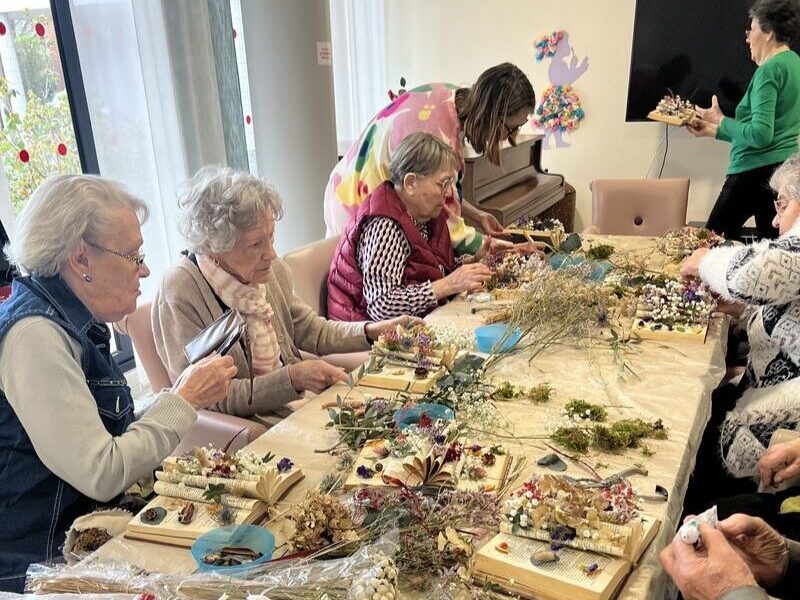 Atelier créatif à la résidence Hélène Moutet 💐