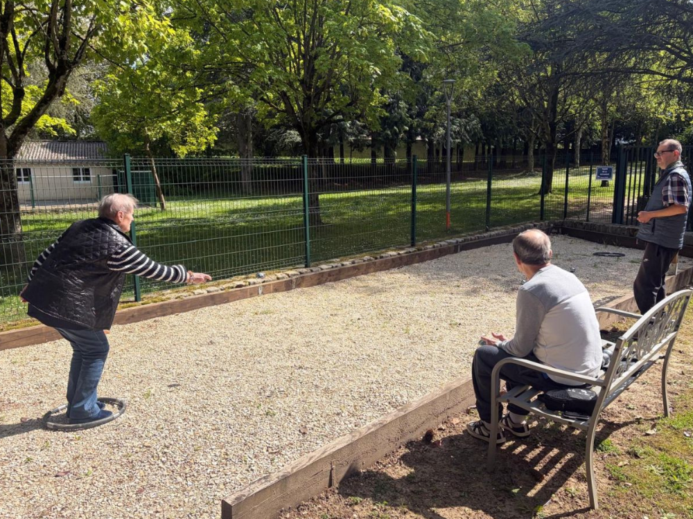 Quand les beaux jours rassemblent aux Cèdres ☀️