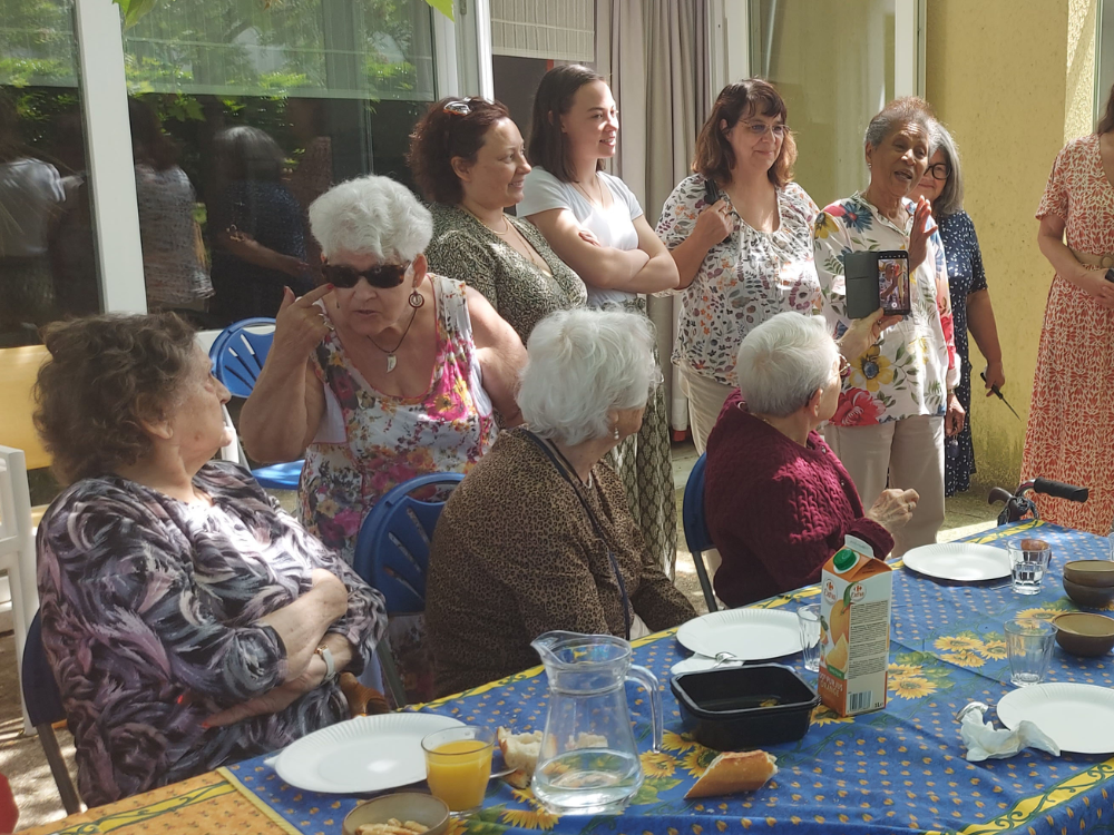 Un pique-nique intergénérationnel🧺