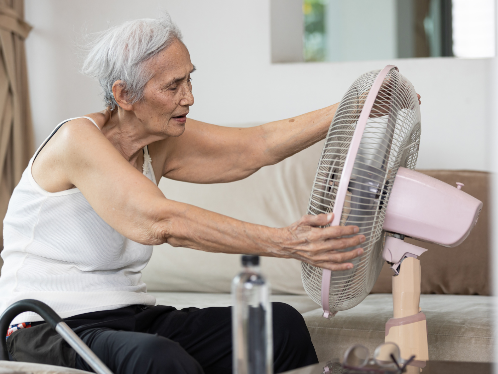 Canicule en Ehpad : comment on protège les personnes âgées lors des fortes chaleurs☀️