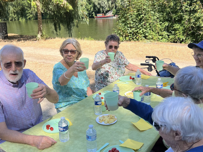 Pique-nique, pétanque et glace pour la résidence Hélène Moutet 🧺