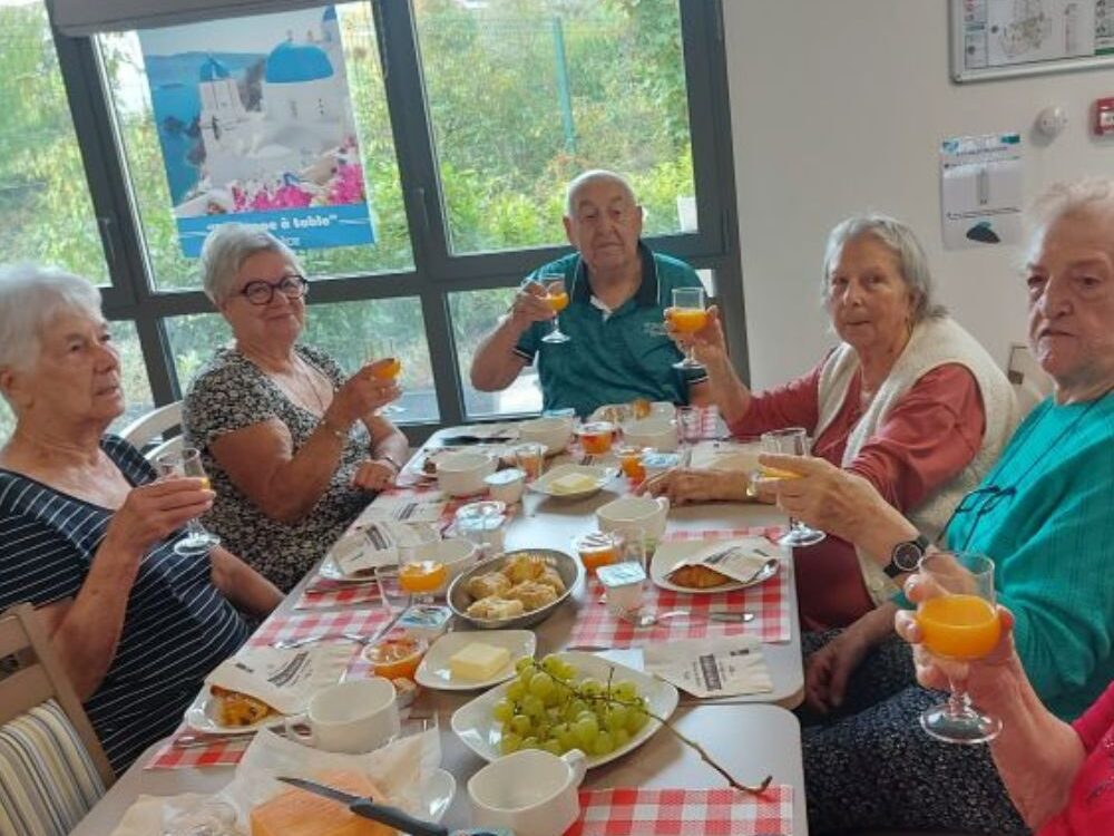 Petit-déjeuner des vendanges à la résidence Geneviève Tilloy☕